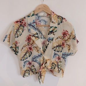 Aritzia Wilfred floral Hawaiian tie up crop top